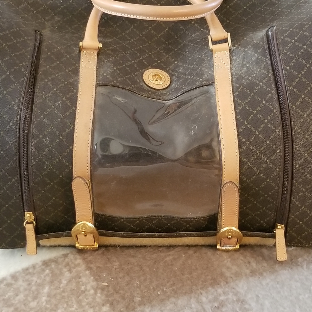 Pet carrier